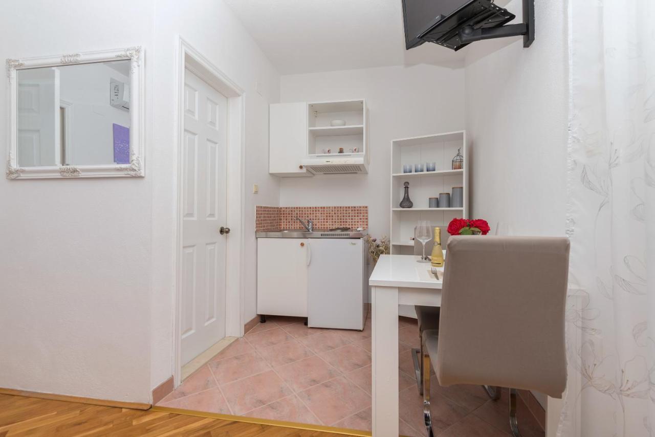 מאקרסקה Skiljini Dvori - Studio-Apartman 1 מראה חיצוני תמונה
